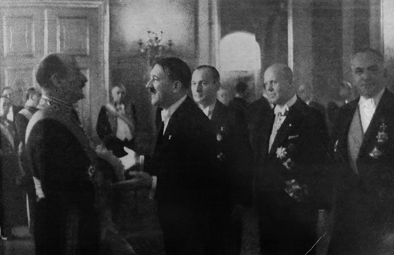 Adolf Hitler in conversation with French diplomat André François-Poncet at the New Year reception in Berlin's Reichspräsidentenpalais